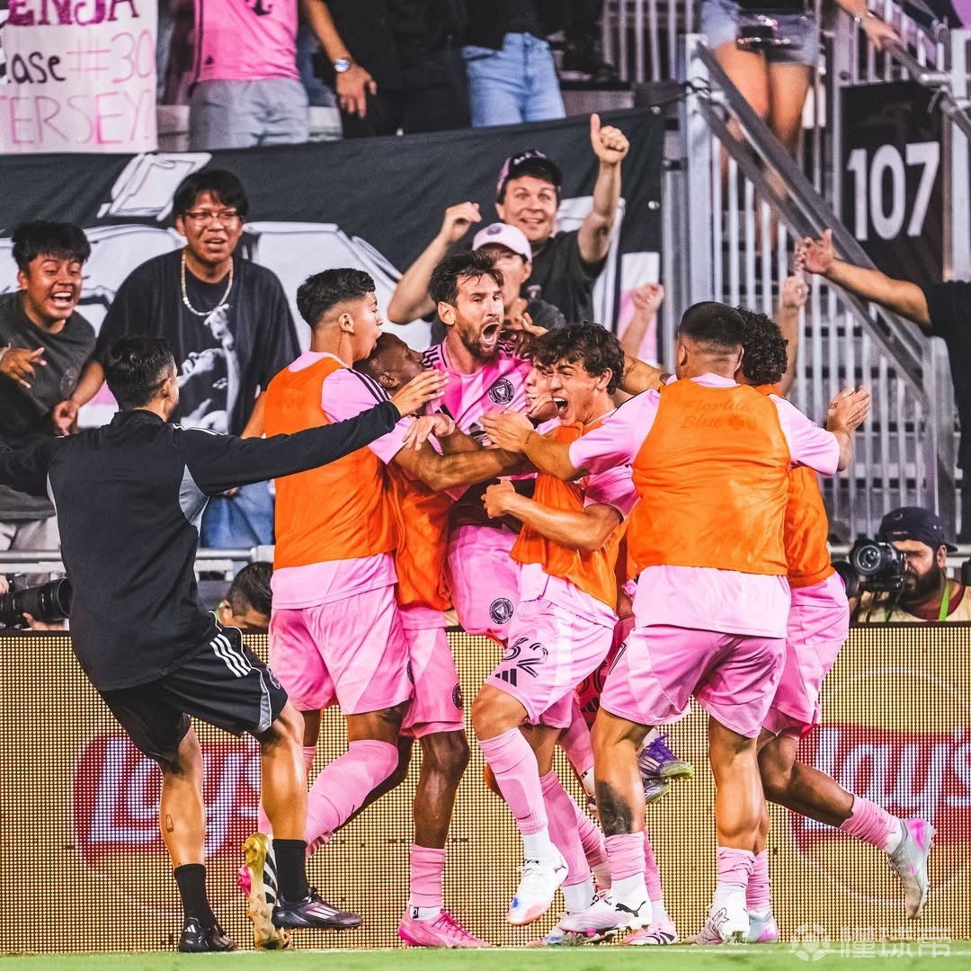 ayx-梅西重返赛场，晋级下一阶段首场状态出色，雄鹿观众沸腾！赛场气氛高涨-ayx