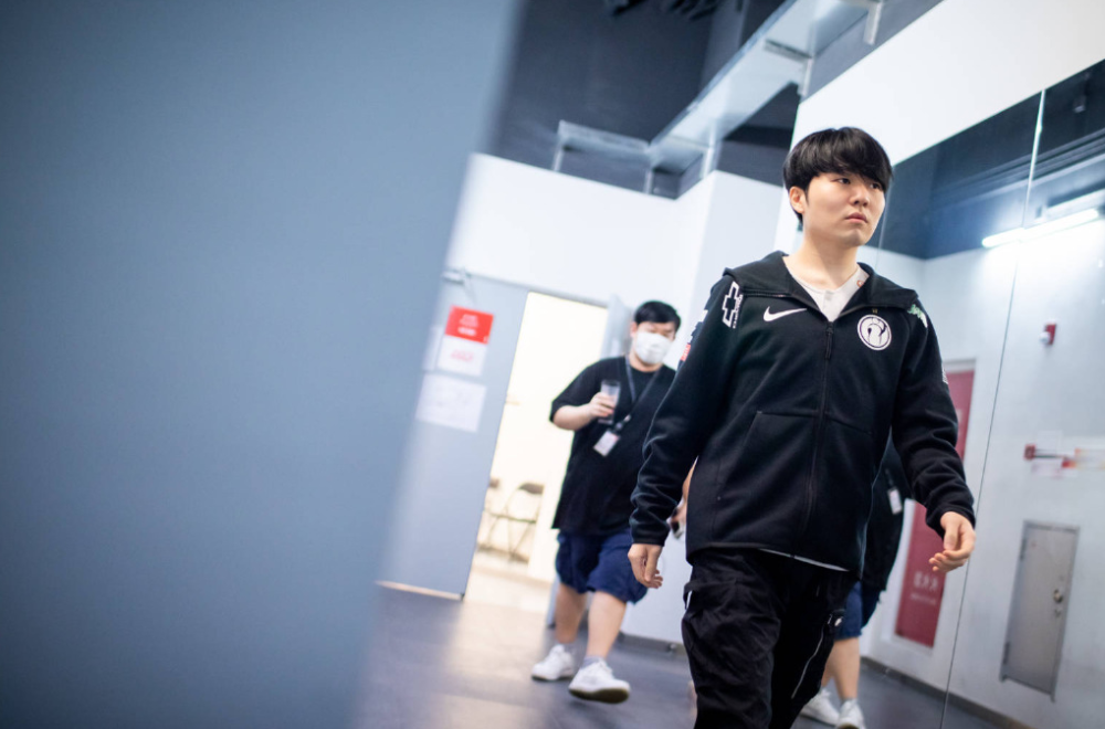 爱游戏中国-Rookie官方宣布大比分获胜新规，老鹰引发争议！再创辉煌时刻-爱游戏中国